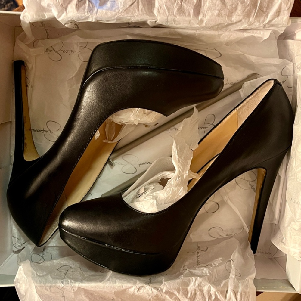Black Platform Pumps - Picture 3 of 11
